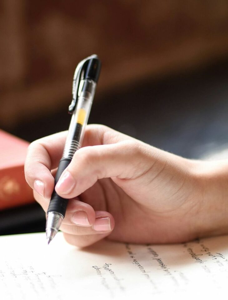 25 Easy Journaling Prompts That Can Decrease Anxiety and Depression